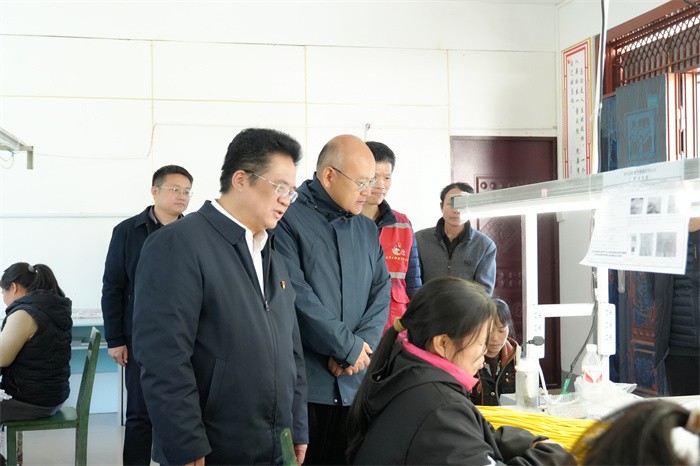 曾志羽校长带队到德州扑克
定点帮扶村马山县里当瑶族乡龙琴村开展乡村振兴调研慰问 第 4 张 曾志羽校长带队到德州扑克
定点帮扶村马山县里当瑶族乡龙琴村开展乡村振兴调研慰问 第 4 张