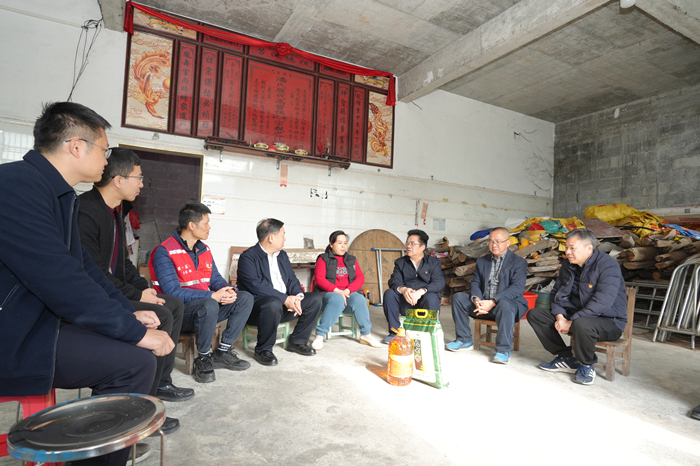 曾志羽校长带队到德州扑克
定点帮扶村马山县里当瑶族乡龙琴村开展乡村振兴调研慰问 第 1 张 曾志羽校长带队到德州扑克
定点帮扶村马山县里当瑶族乡龙琴村开展乡村振兴调研慰问 第 1 张