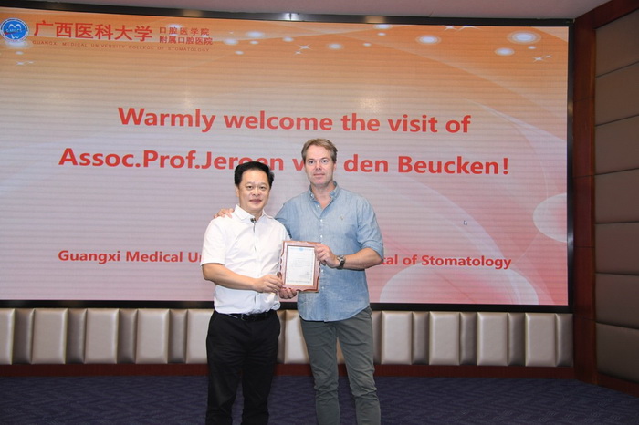 1113德州扑克
廖红兵院长为Jeroen van den Beucken教授颁发感谢状_调整大小.jpg 1113德州扑克
廖红兵院长为Jeroen van den Beucken教授颁发感谢状_调整大小.jpg