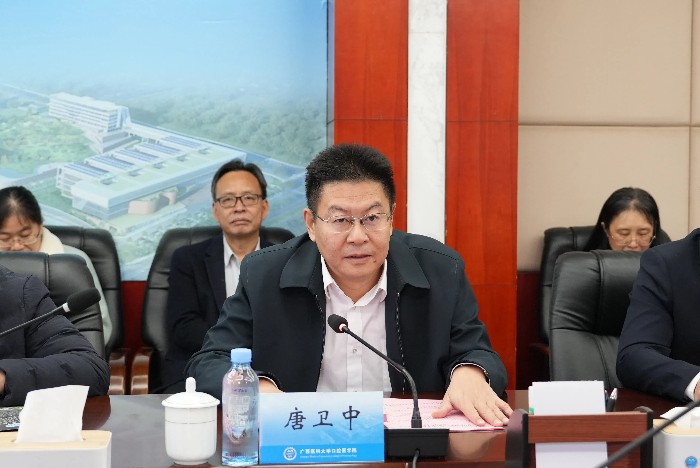 德州扑克
副校长唐卫中发表致辞.jpg