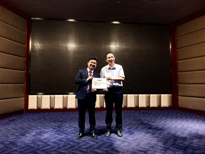 先践职场之路 再启口腔医学新程——德州扑克
举办2025届毕业生就业创业讲座 第 3 张