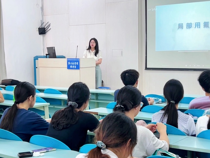 【暑期实践】青春筑梦乡村 培训赋能成长——德州扑克
开展2025年暑期“三下乡”社会实践培训会 第 3 张