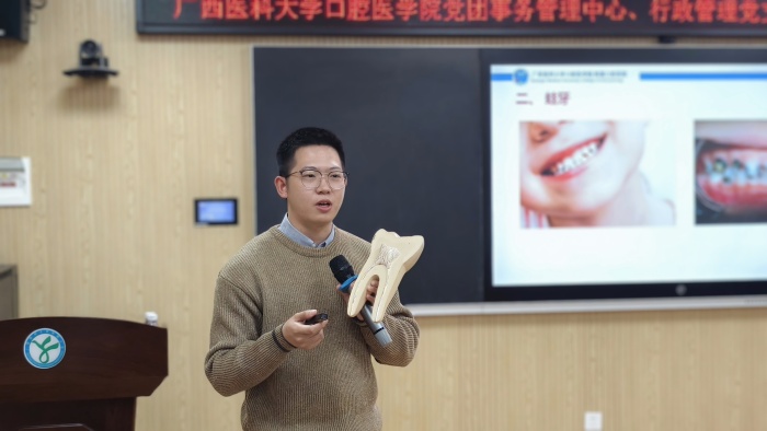 党团共建聚合力 健康护航育新风——德州扑克
开展“学雷锋 做志愿 服务改革建新功”主题活动 第 3 张