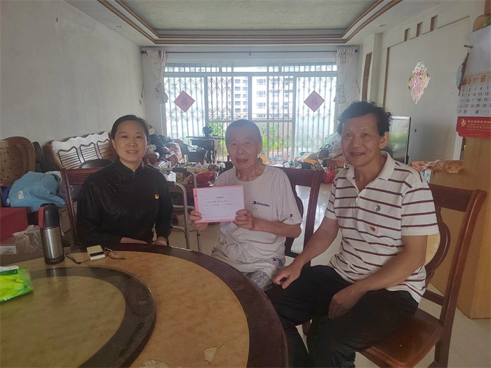 德州扑克
开展2025年“七一”前夕走访慰问活动 第 4 张