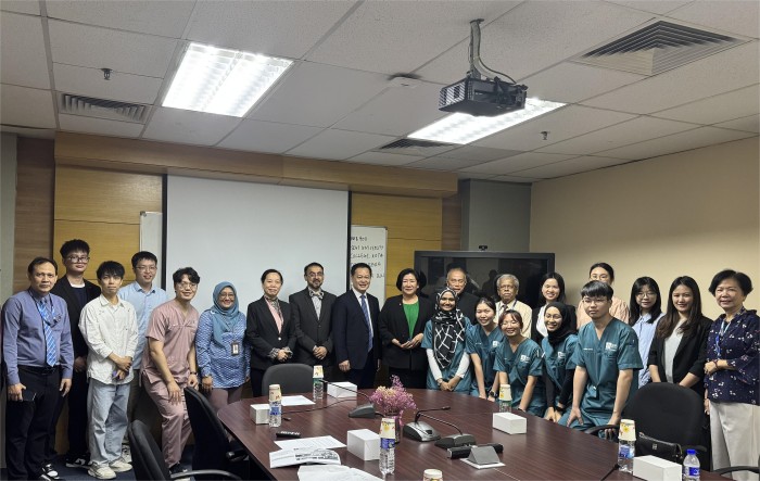 德州扑克
院长廖红兵率团赴马来西亚三所知名大学交流访问 第 7 张