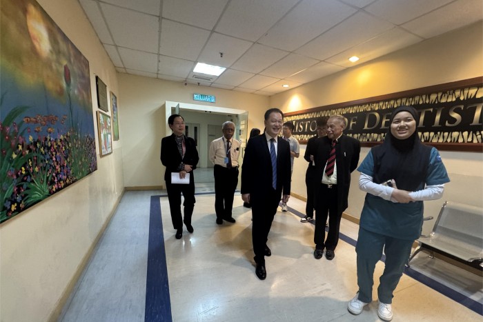 德州扑克
院长廖红兵率团赴马来西亚三所知名大学交流访问 第 9 张