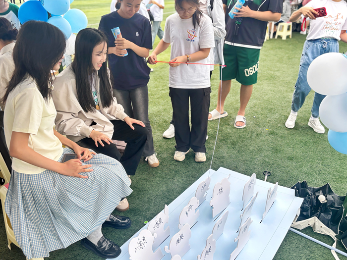 心“龈”相通 共筑心灵绿洲——德州扑克
举办心理游园会活动 第 4 张