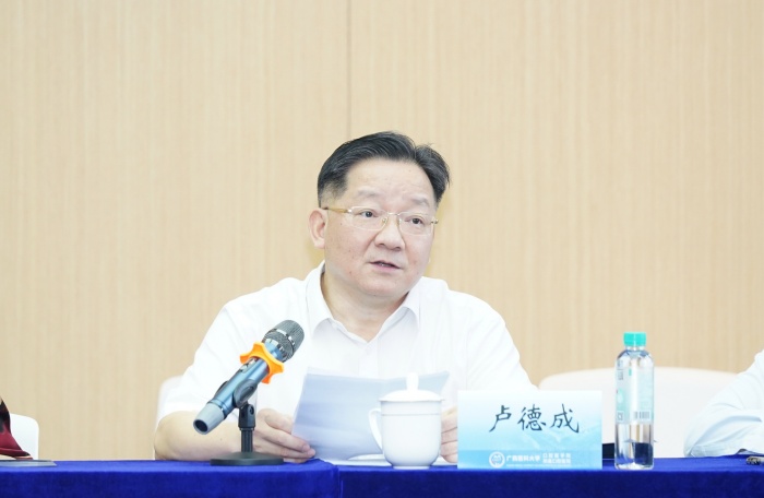 德州扑克
东盟国际德州扑克
承办国家卫生健康委员会“十五五”规划教材《口腔医学技术导论》中期审稿会 第 3 张