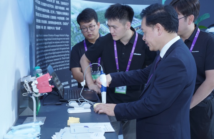 以AI赋能守护口腔健康——德州扑克
亮相第22届中国—东盟博览会 第 3 张