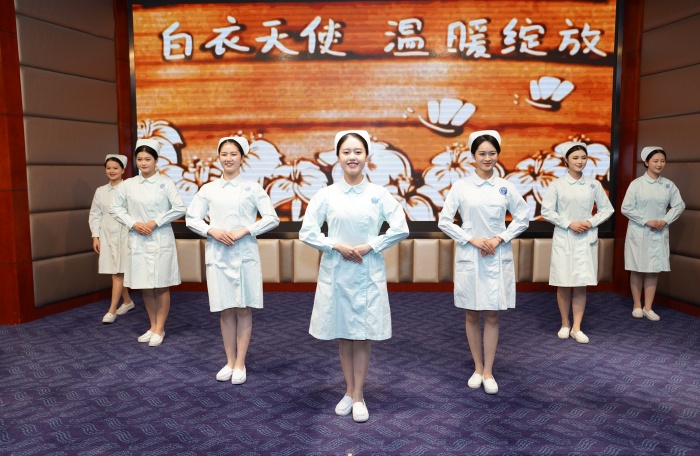 德州扑克
举办2025年“5·12”国际护士节系列活动 第 3 张