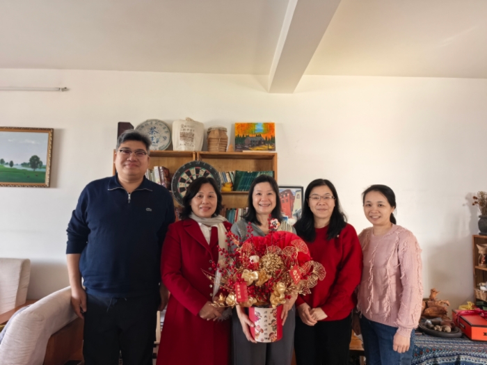 岁寒暖意浓 新春传党情——德州扑克
儿牙与公卫党支部开展春节前走访慰问退休老同志活动 第 3 张