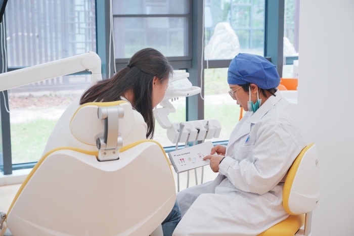 党建引领促发展 政医协同护齿健——德州扑克
与五象新区规划建设管委会多个党支部开展党建联建活动 第 8 张