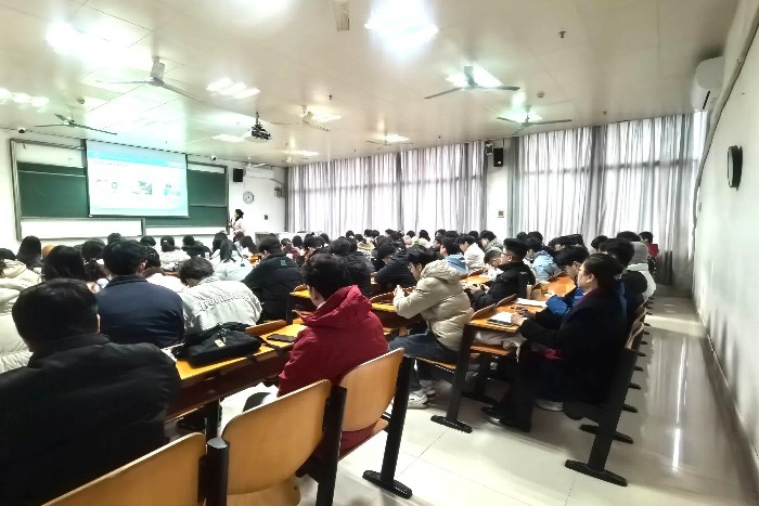 教学质量“首考”！德州扑克
开展新学期教学巡查工作 第 2 张